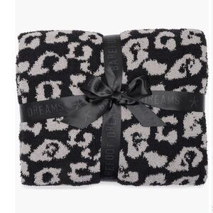 NWT Barefoot Dreams CozyChic
Leopard print Blanket - dove gray/black- 45 x 60